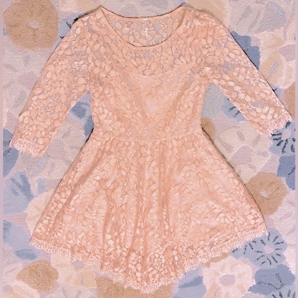 Free People Free People Pink Sand Leaf Motif Lace Dress w Dipped Scalloped Hem - Picture 2 of 9